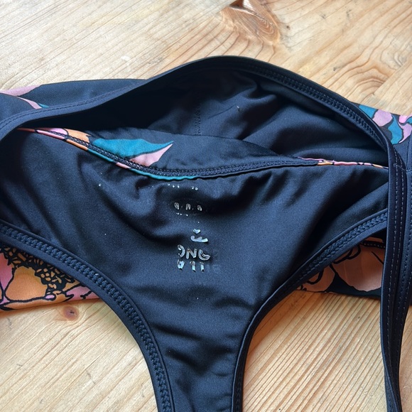 Floral Patterned Leggings and bra set - Picture 8 of 8